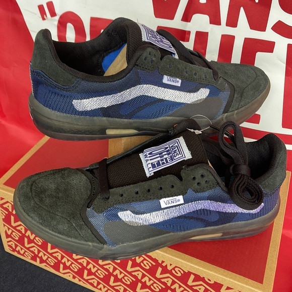 Vans Evdnt Ultimatewaf
(Deuce) Black/True Blue
VNOA5DY78B2
Men’s Skate Sneakers - Picture 11 of 16